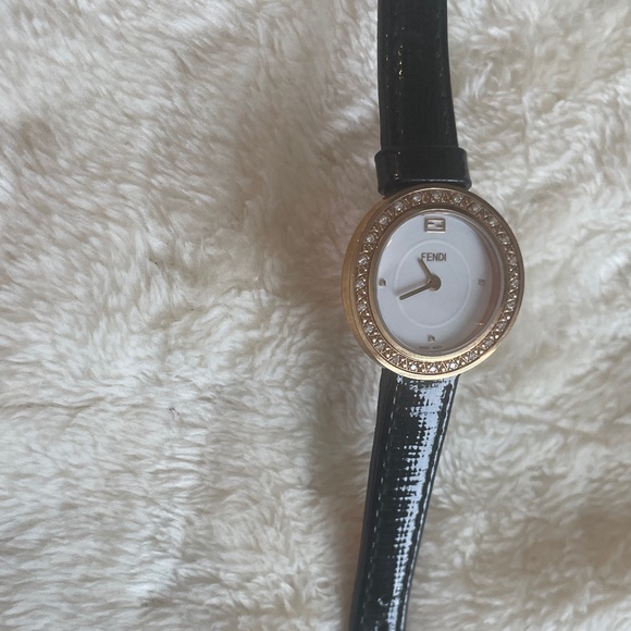 Authentic Fendi rose and black leather strap watch without a box - Picture 3 of 8
